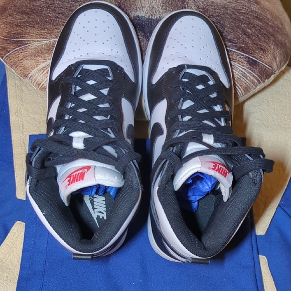 Authentic Nike Dunk High Retro Panda Black & White Sneakers with Red Logo $60 - Picture 4 of 6